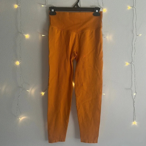 VS Pink Seamless Ribbed Compression Legging​​​​​​​ - Picture 1 of 5